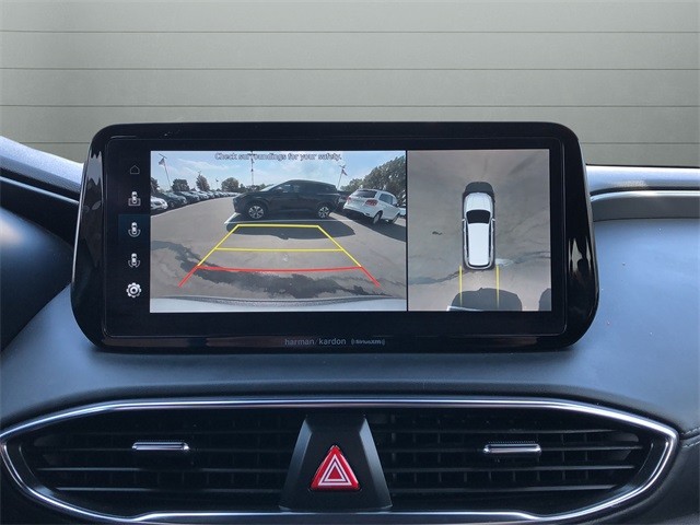 Hyundai Santa Fe Vehicle Full-screen Gallery Image 24