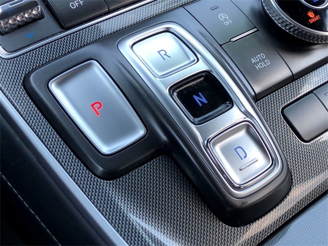 Hyundai Santa Fe Vehicle Full-screen Gallery Image 26