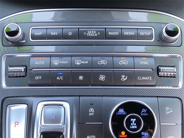 Hyundai Santa Fe Vehicle Full-screen Gallery Image 27