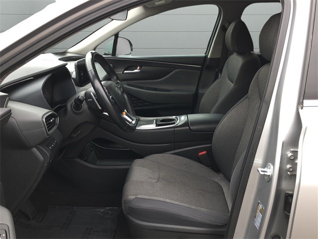 Hyundai Santa Fe Vehicle Full-screen Gallery Image 10