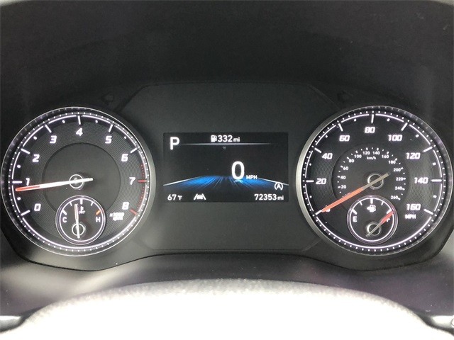 Hyundai Santa Fe Vehicle Full-screen Gallery Image 13