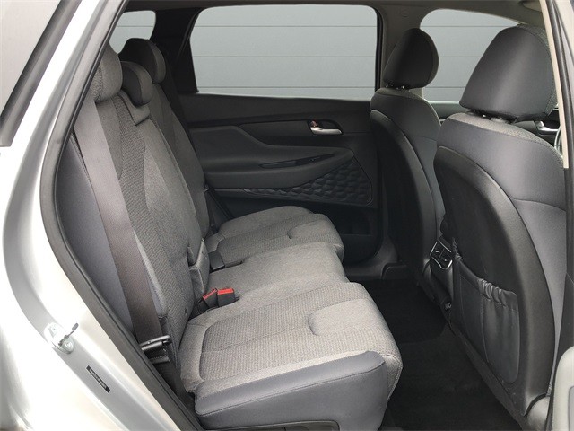 Hyundai Santa Fe Vehicle Full-screen Gallery Image 14