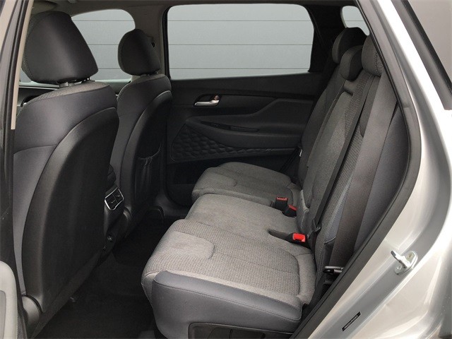 Hyundai Santa Fe Vehicle Full-screen Gallery Image 16