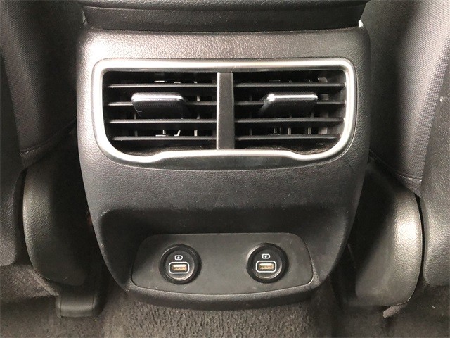 Hyundai Santa Fe Vehicle Full-screen Gallery Image 17