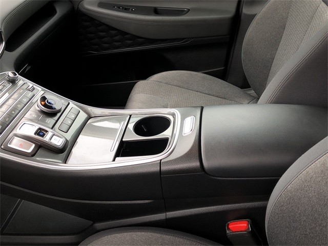 Hyundai Santa Fe Vehicle Full-screen Gallery Image 20