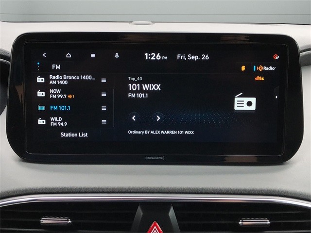 Hyundai Santa Fe Vehicle Full-screen Gallery Image 22