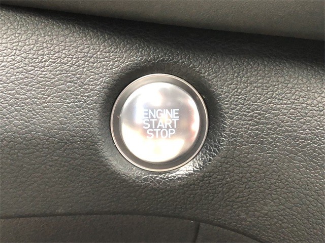 Hyundai Santa Fe Vehicle Full-screen Gallery Image 24