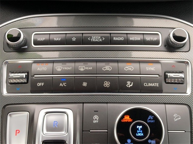 Hyundai Santa Fe Vehicle Full-screen Gallery Image 26