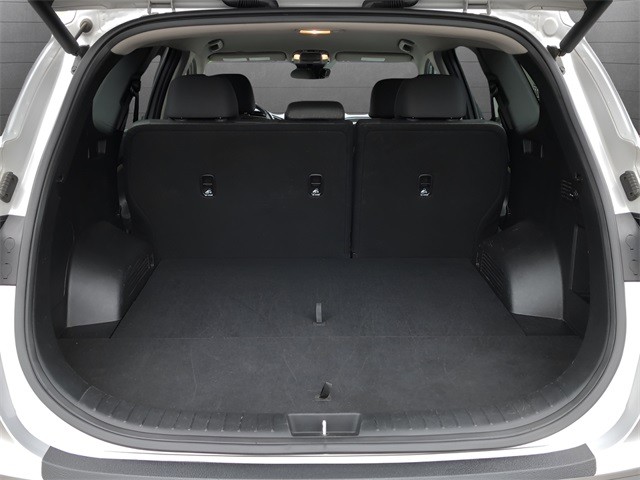 Hyundai Santa Fe Vehicle Full-screen Gallery Image 27