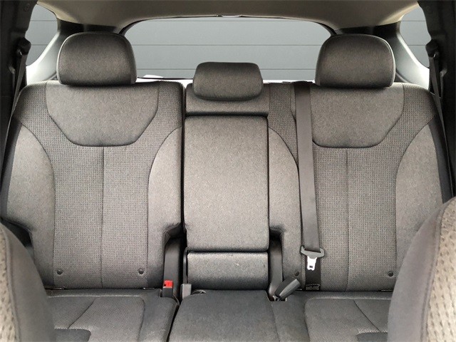 Hyundai Santa Fe Vehicle Full-screen Gallery Image 29