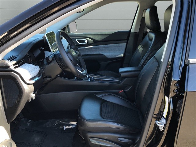Jeep Compass Vehicle Full-screen Gallery Image 10