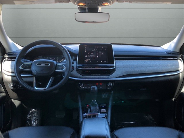 Jeep Compass Vehicle Full-screen Gallery Image 12