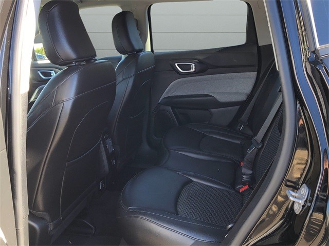 Jeep Compass Vehicle Full-screen Gallery Image 16