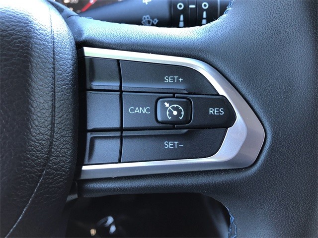 Jeep Compass Vehicle Full-screen Gallery Image 18