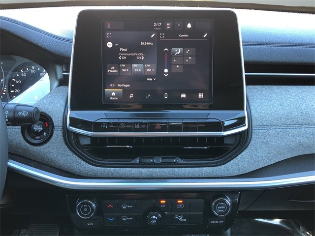 Jeep Compass Vehicle Full-screen Gallery Image 21