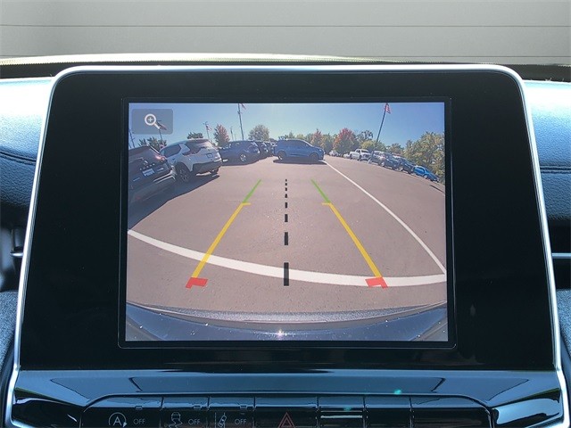 Jeep Compass Vehicle Full-screen Gallery Image 23