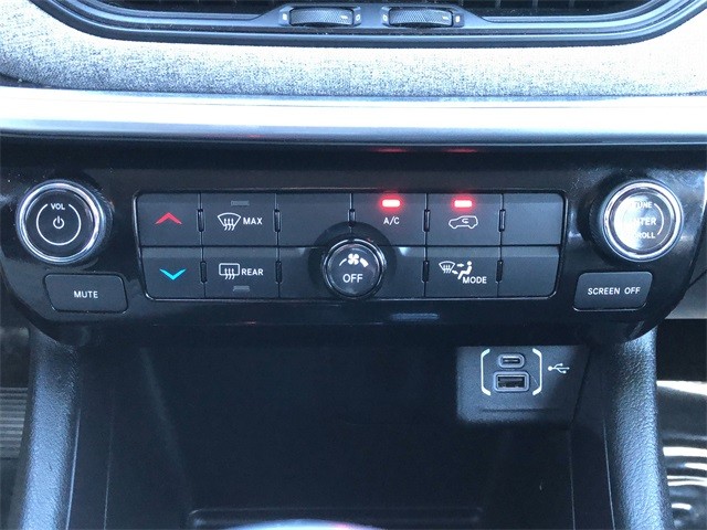 Jeep Compass Vehicle Full-screen Gallery Image 26