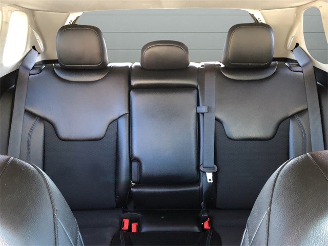 Jeep Compass Vehicle Full-screen Gallery Image 28