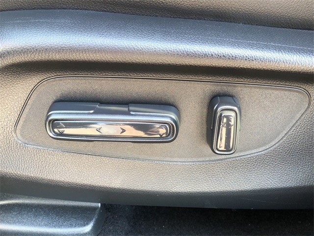 Honda HR-V Vehicle Full-screen Gallery Image 28