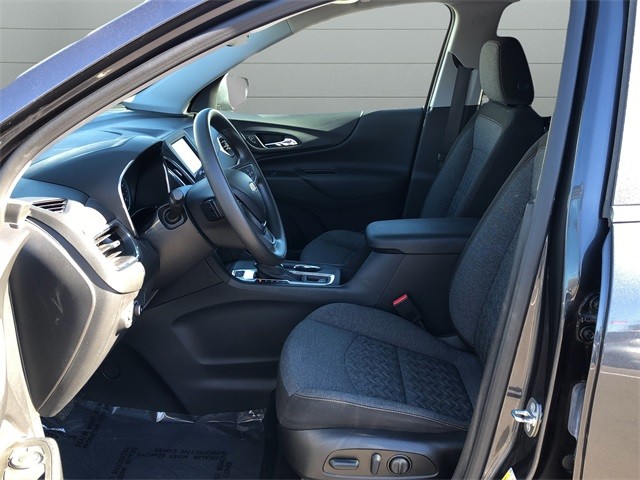 Chevrolet Equinox Vehicle Full-screen Gallery Image 10