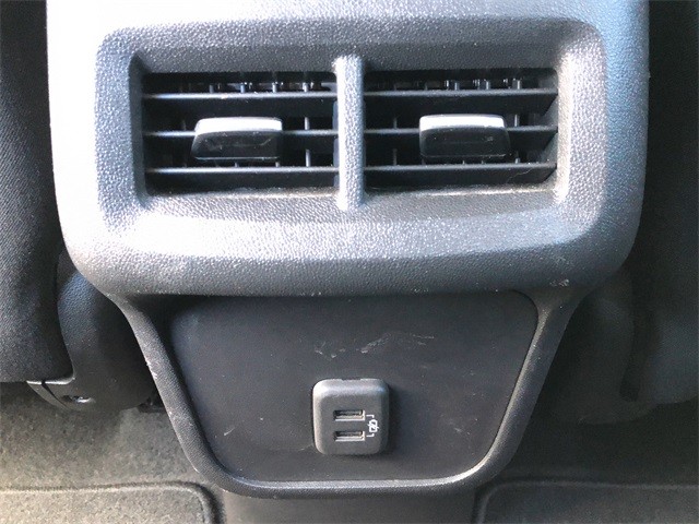 Chevrolet Equinox Vehicle Full-screen Gallery Image 17