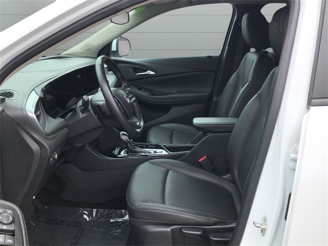 Buick Encore GX Vehicle Full-screen Gallery Image 10