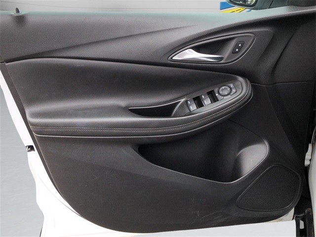 Buick Encore GX Vehicle Full-screen Gallery Image 11