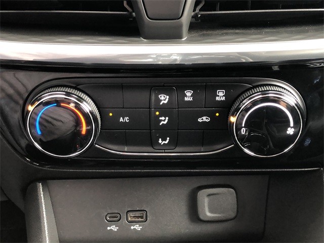 Buick Encore GX Vehicle Full-screen Gallery Image 25