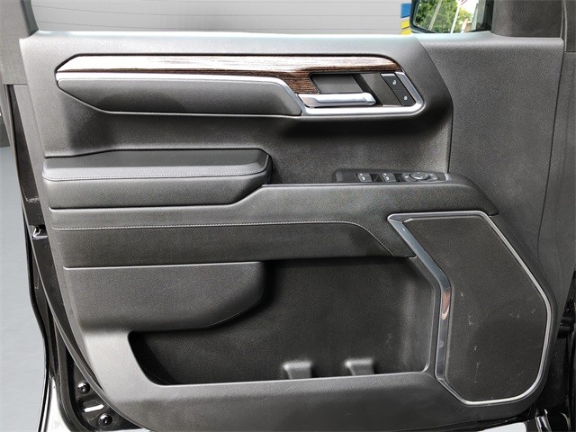 GMC Sierra 1500 Vehicle Full-screen Gallery Image 11