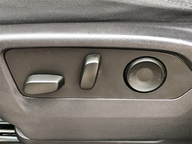 GMC Sierra 1500 Vehicle Full-screen Gallery Image 24