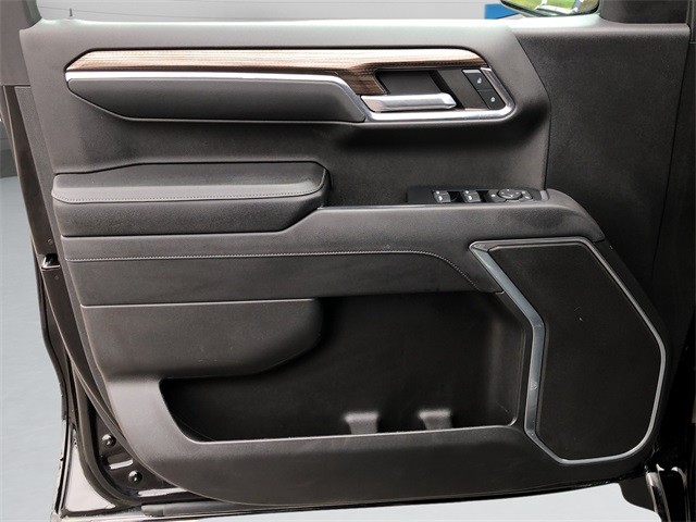 Chevrolet Silverado 1500 Vehicle Full-screen Gallery Image 11