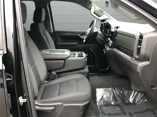 Chevrolet Silverado 1500 Vehicle Full-screen Gallery Image 15