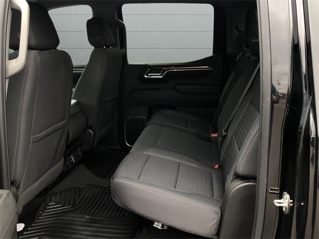 Chevrolet Silverado 1500 Vehicle Full-screen Gallery Image 16