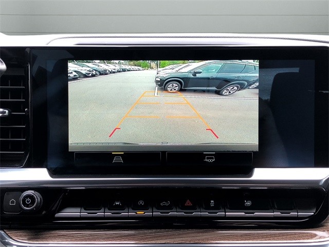 Chevrolet Silverado 1500 Vehicle Full-screen Gallery Image 21