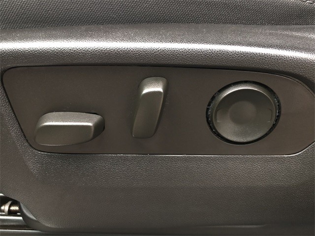 Chevrolet Silverado 1500 Vehicle Full-screen Gallery Image 24