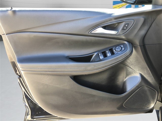 Buick Encore GX Vehicle Full-screen Gallery Image 11