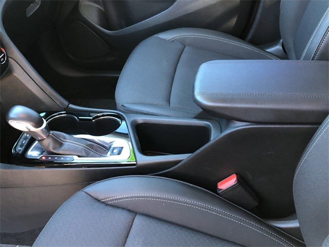 Buick Encore GX Vehicle Full-screen Gallery Image 19