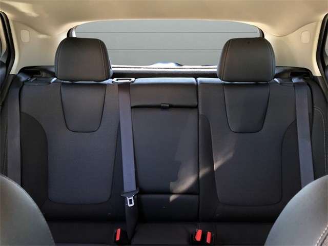 Buick Encore GX Vehicle Full-screen Gallery Image 28