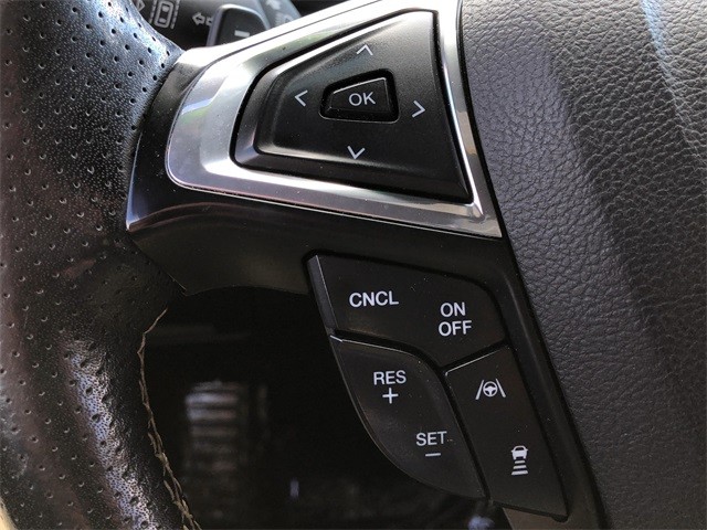 Ford Edge Vehicle Full-screen Gallery Image 9