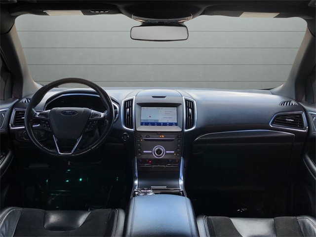 Ford Edge Vehicle Full-screen Gallery Image 12