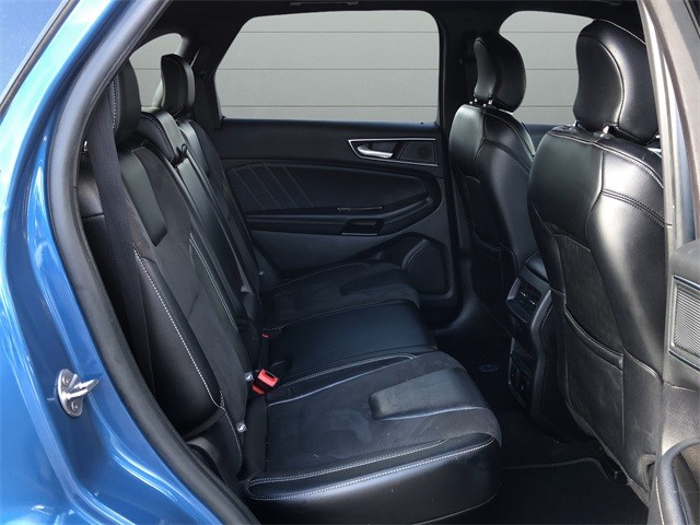 Ford Edge Vehicle Full-screen Gallery Image 14