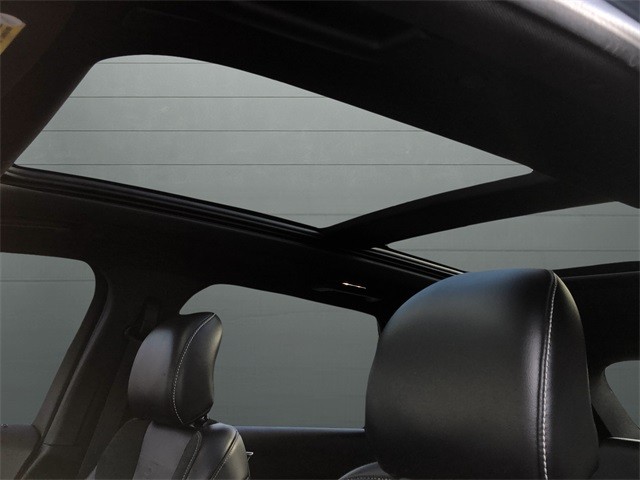 Ford Edge Vehicle Full-screen Gallery Image 16