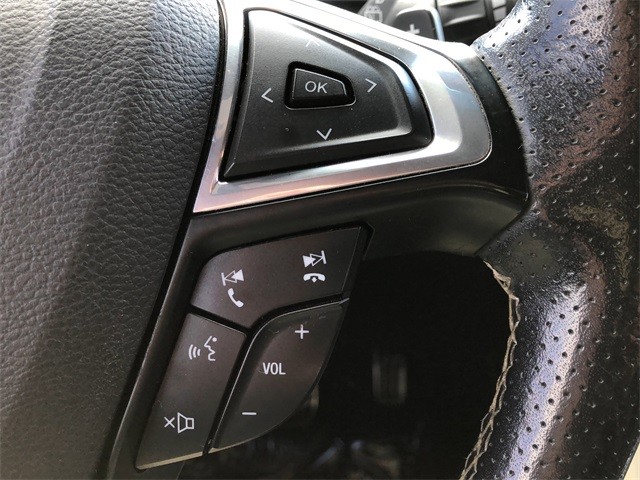 Ford Edge Vehicle Full-screen Gallery Image 19