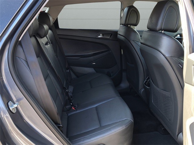 Hyundai Tucson Vehicle Full-screen Gallery Image 14