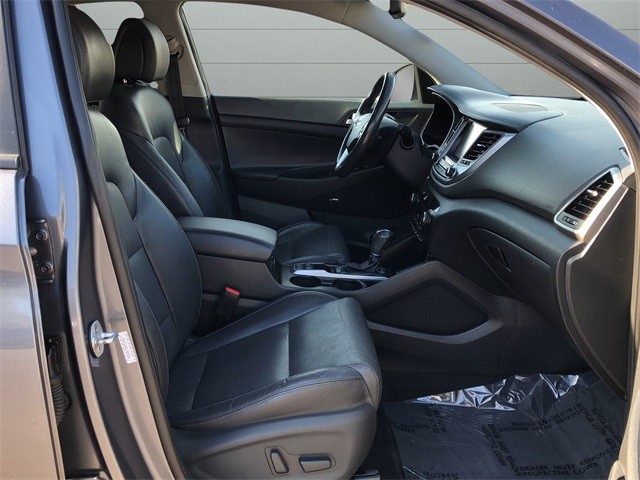 Hyundai Tucson Vehicle Full-screen Gallery Image 15