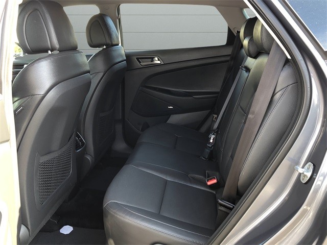 Hyundai Tucson Vehicle Full-screen Gallery Image 16