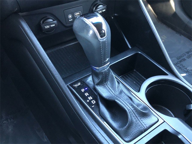 Hyundai Tucson Vehicle Full-screen Gallery Image 24