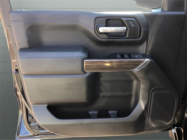 Chevrolet Silverado 1500 Vehicle Full-screen Gallery Image 11