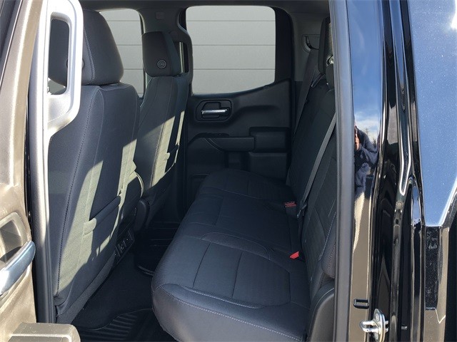 Chevrolet Silverado 1500 Vehicle Full-screen Gallery Image 16