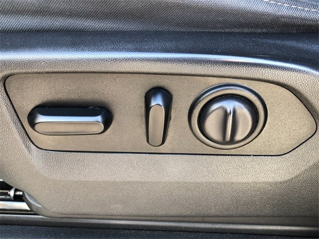 Chevrolet Silverado 1500 Vehicle Full-screen Gallery Image 24